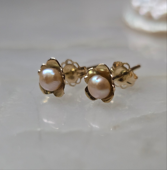 Peach Pearl Pansy Studs