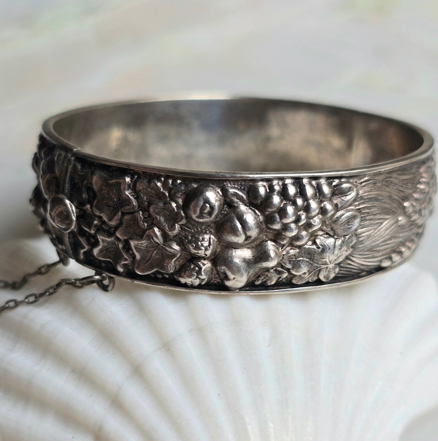 Vintage 1940s Portuguese Silver Repousse Bangle