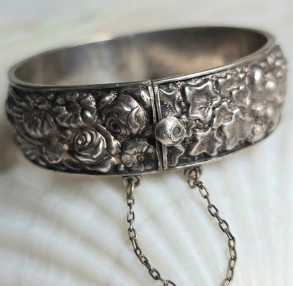 Vintage 1940s Portuguese Silver Repousse Bangle